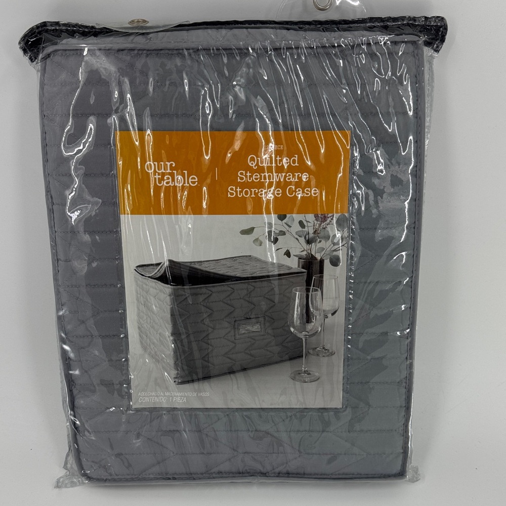 Our Table Quilted Stemware Storage Case